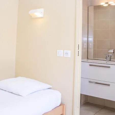 Santa Maria Hostel *