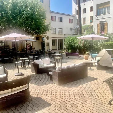 Santa Maria Hostel *