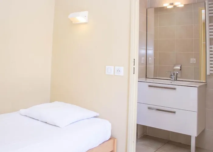 Santa Maria Hostel *