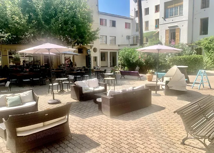 Santa Maria Hostel *